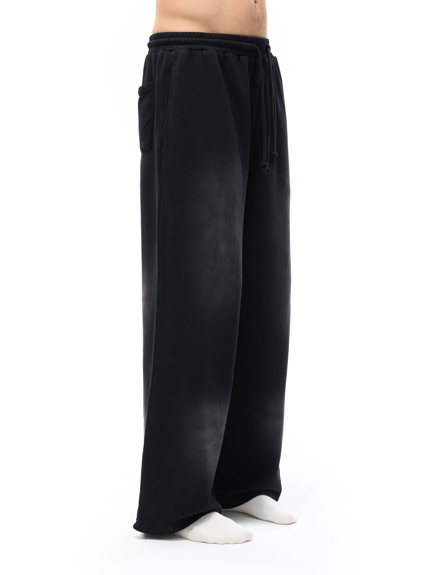 NIVÉ CORE LOGO SWEATPANTS